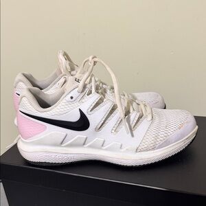 Womens Nike Court Air Zoom women size 7,5